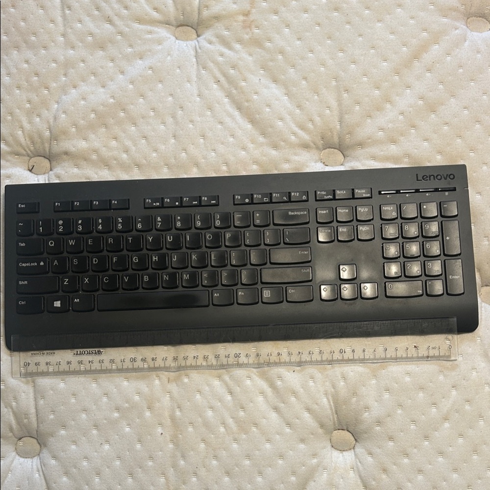 Lenovo Wireless Keyboard - Sleek Black Design
